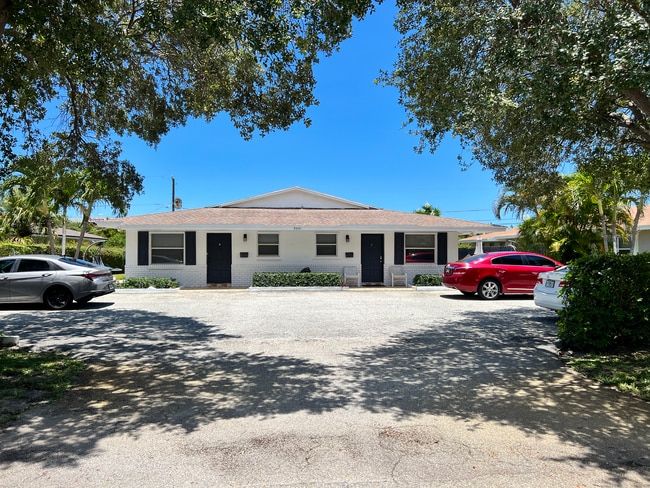 Building Photo - 3013 Albatross Rd Unit 2