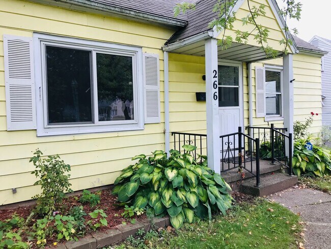 Photo - HOUSE CLOSE TO EVRYTHING YOU NEED.THIS HOME IS A MUST SEE!!!