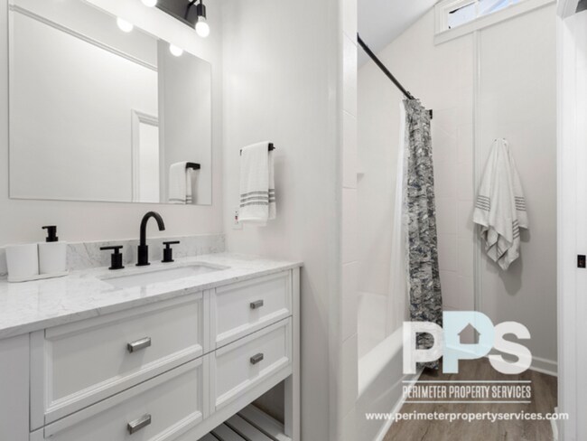 Photo - 2192 Spink St NW