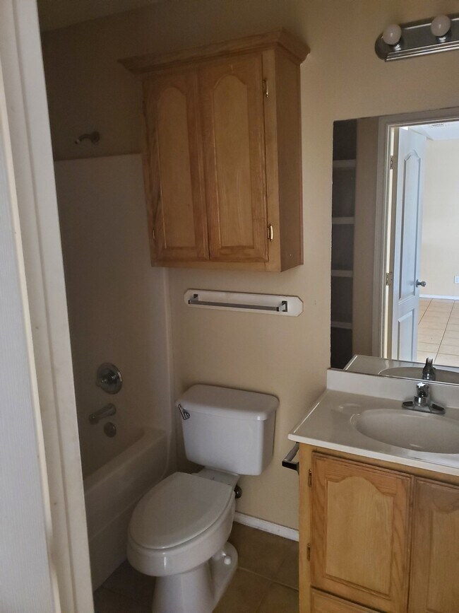 Photo - 2501 Toledo Ave Unidad 26