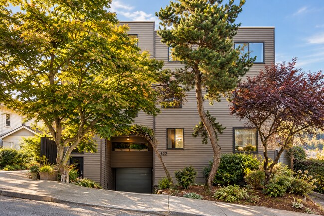 1312 6th Ave N