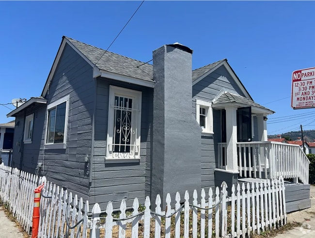 Building Photo - 1517 76th Ave Rental