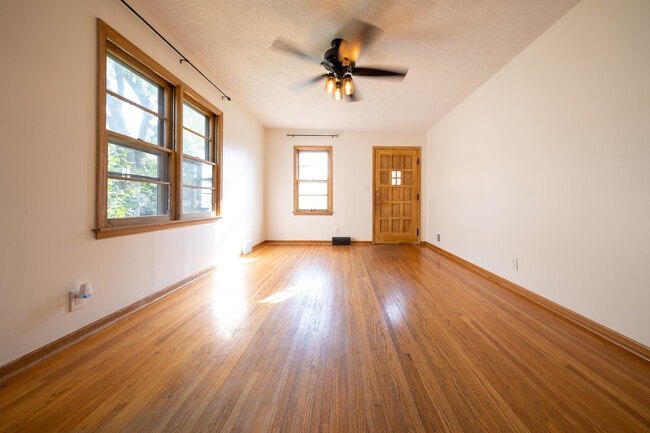 Photo - 3950 Hubbard Ave N