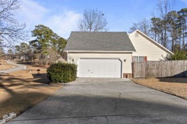 Photo - Charming 3-Bedroom Home in Hunters Creek – Pet Friendly & Great Amenities!