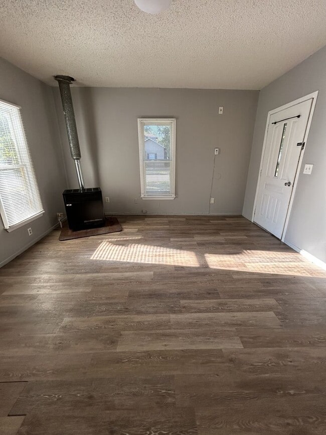 Photo - 208 W Rose St