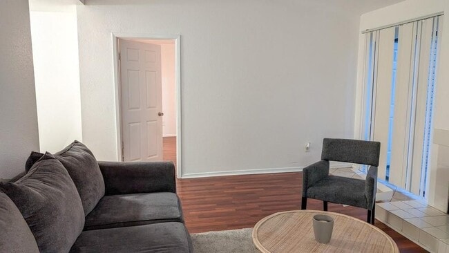 Building Photo - 9707 Richmond Ave. Unit 14