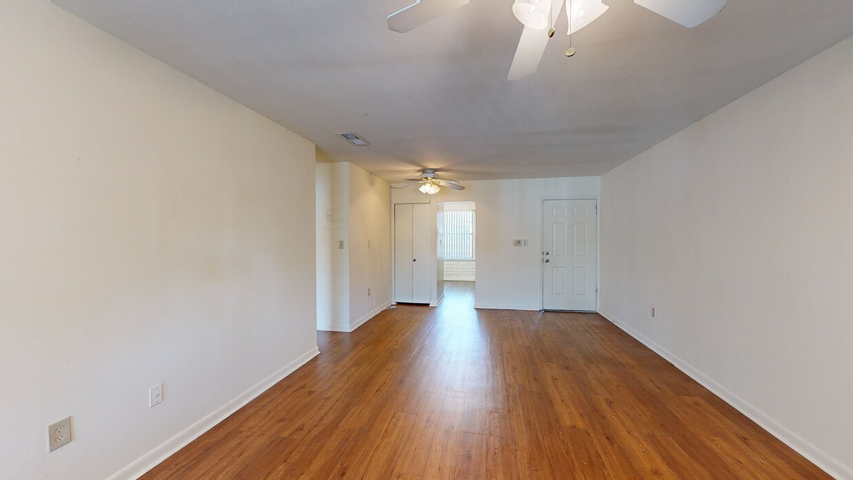 Photo - Williamsburg Village Apartments