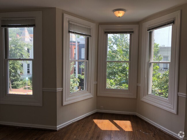 Building Photo - 427 7th St SE Unit 2 Rental