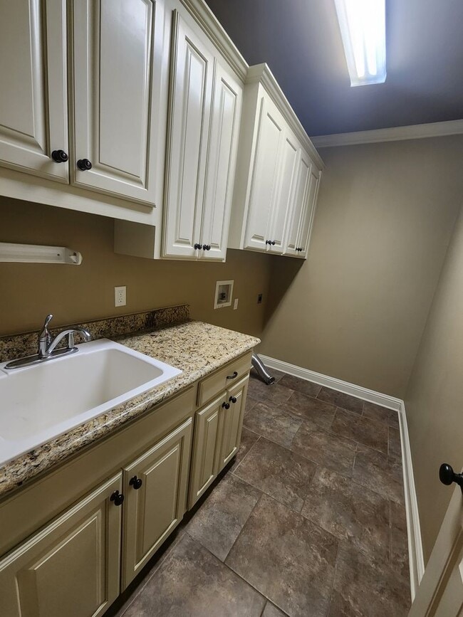 Photo - 4 Bedroom 2 Bath (Gardens Of Southgate)