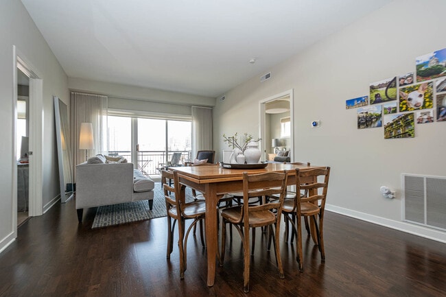 Photo - 5858 N Broadway Unit 602