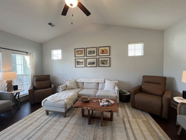 Photo - 2028 Gracious Dr