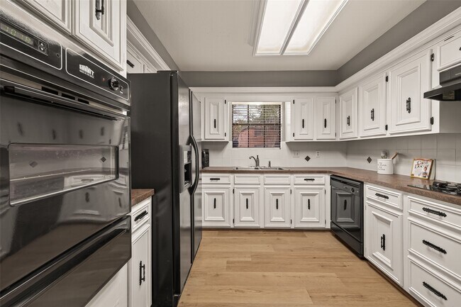 Photo - 3204 Farmers Field