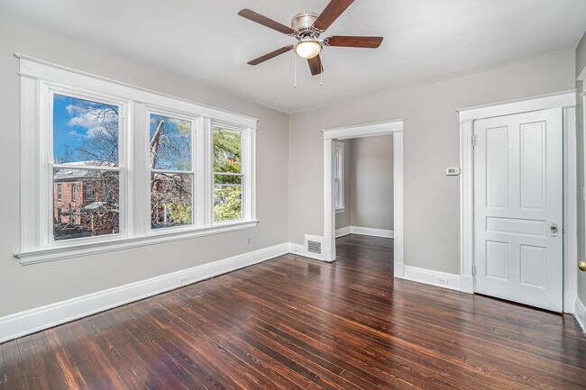 Photo - 2218 Scott St Unit 2