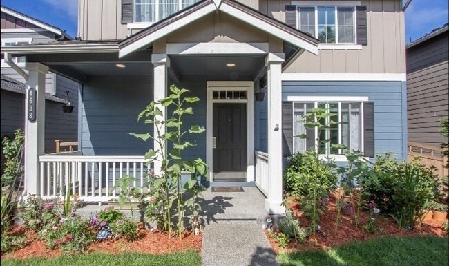 Photo - Large 4 bedroom home-Pet friendly! Just re...