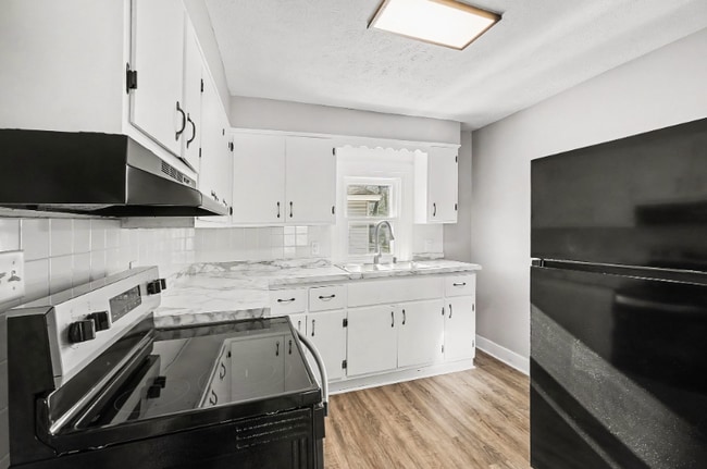 Photo - 92 S Clarkson St