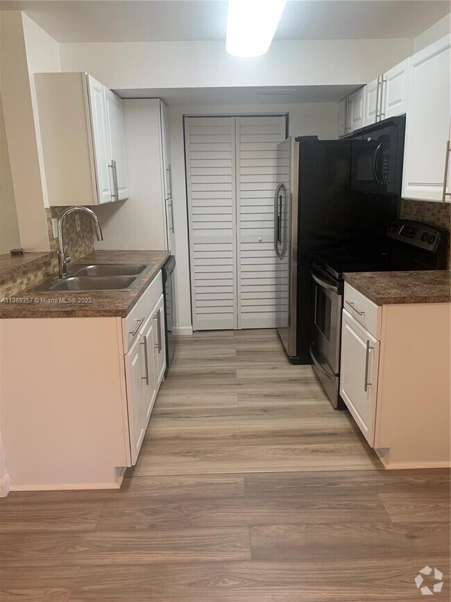 Building Photo - 8743 NW 39th St Unit 8743 Rental
