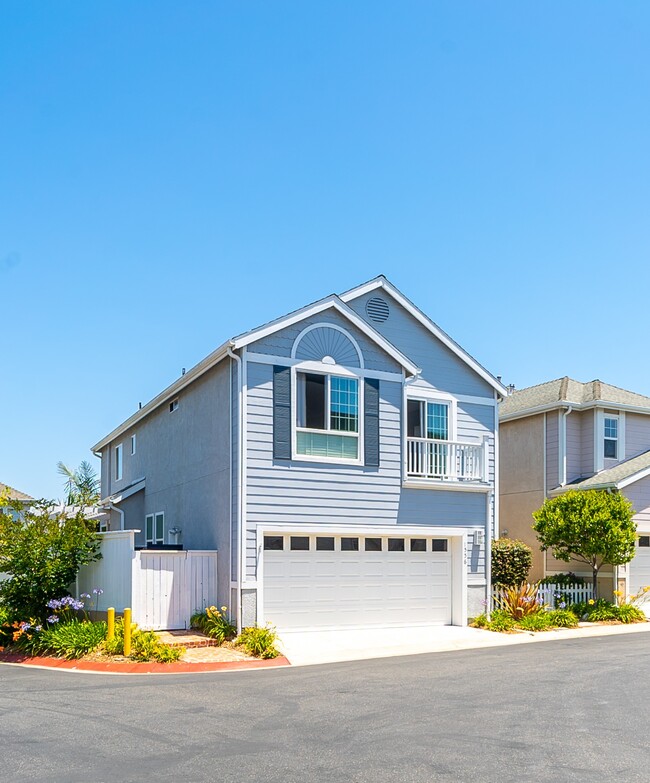 Building Photo - 1556 Hyannis Ln