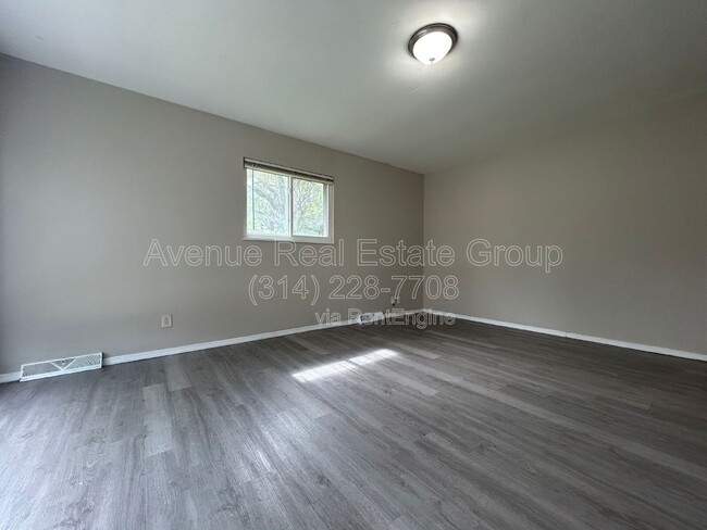 Photo - 11 Anistasia Dr