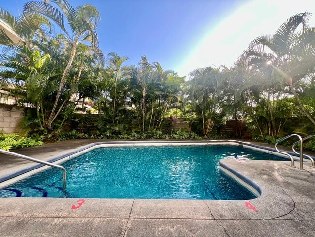 Building Photo - Convenient 2/2/1 with Lanai Unit 207