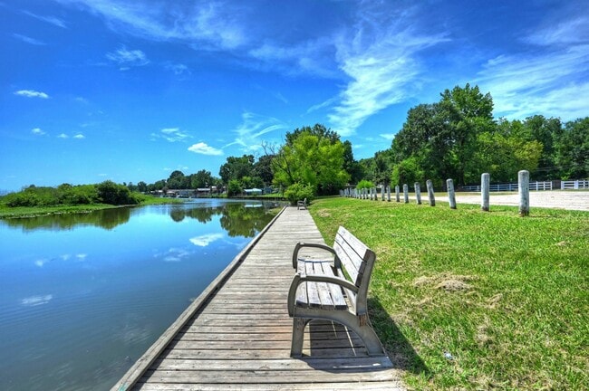 Building Photo - 9812 Arbor Oak