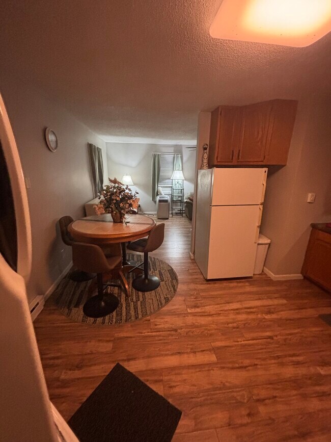 Photo - 311 Railroad St Unidad Apt. B