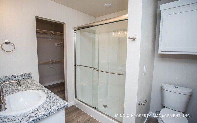 Photo - 327 E 77th St