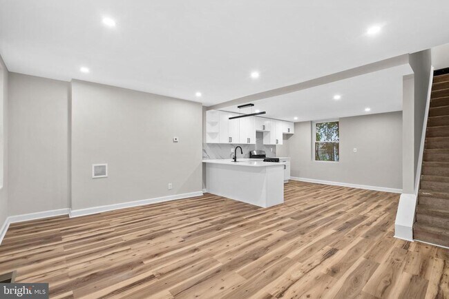 Photo - 1908 N Croskey St