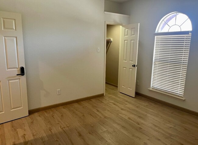 Photo - 610 Butternut Dr