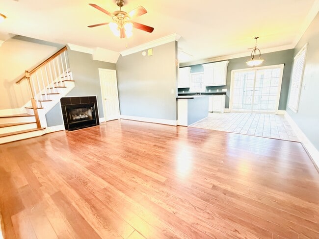 Photo - 207 Ivy Park Ln