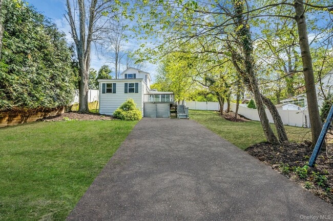 93 Maple Rd