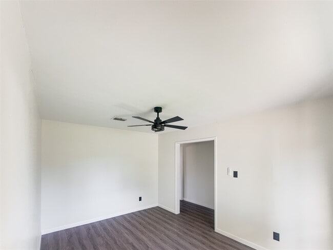 Photo - 5111 Seymour Dr