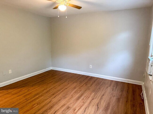 Photo - 102 O St SW Unit 1