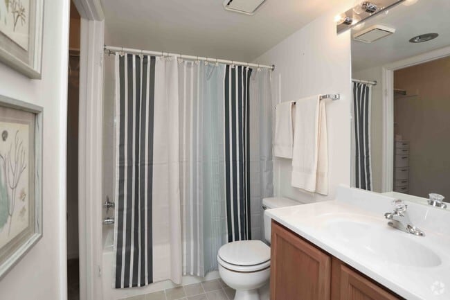 2BR, 2BA - 1,075 SF