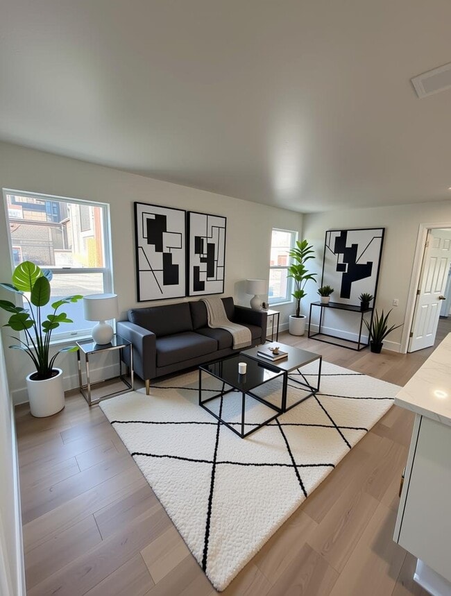 Building Photo - 143 E 1st St Unit A