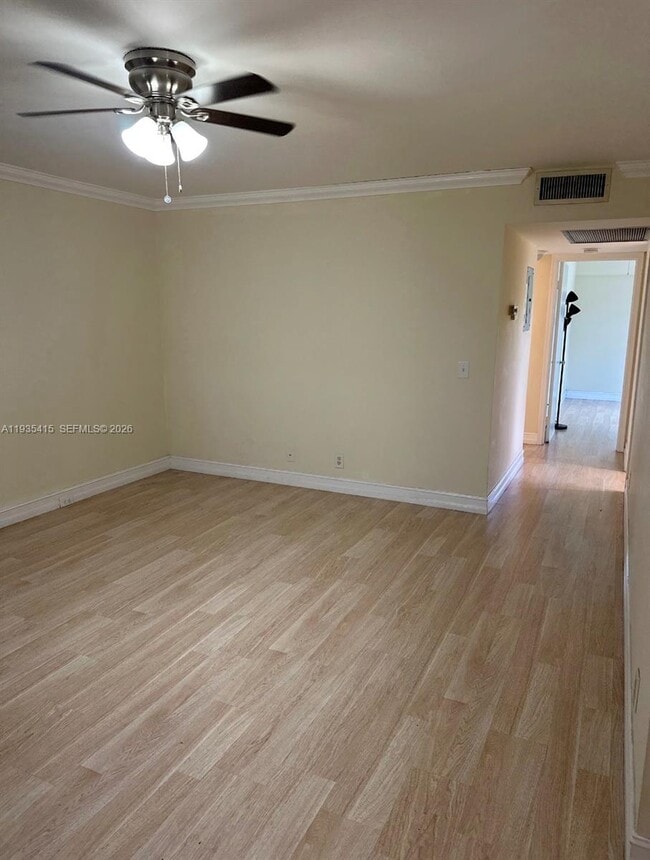 Building Photo - 200 SW 132nd Way Unit 310L