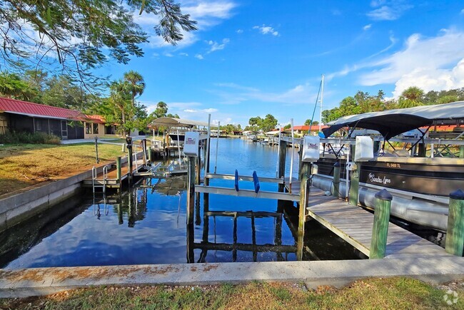 Building Photo - Waterfront, 2 bed 2 bath with boat dock an... Unit 1 Rental