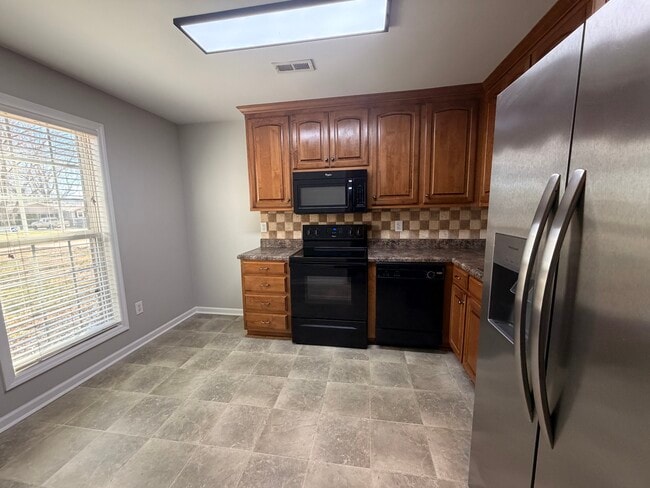 Photo - 452 Banyon Rd