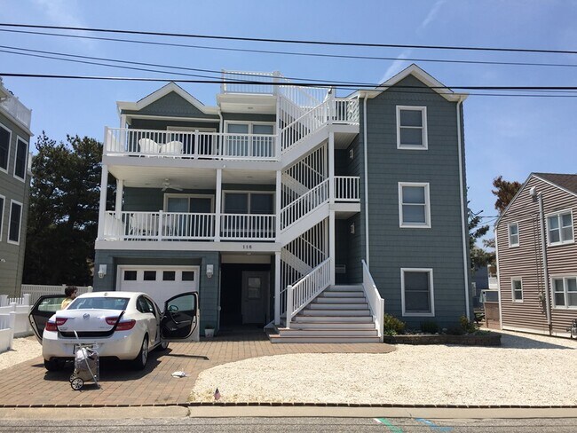 Deplex with Yard, BBQ, Line - 116 E Seabreeze Ave Unit Floor 1