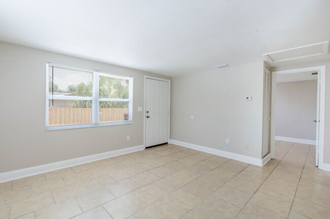 Photo - 8606 N 11th St Unidad A