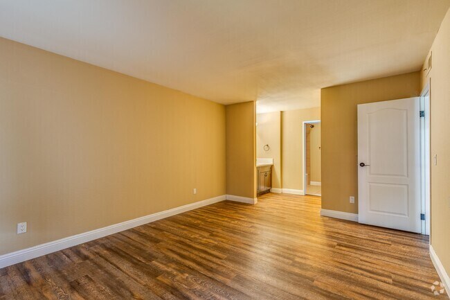 2 BR, 2 BA (Newport) - 1,121 SF