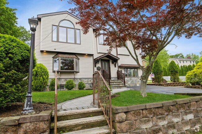 Building Photo - 123 Brookside Ave Rental
