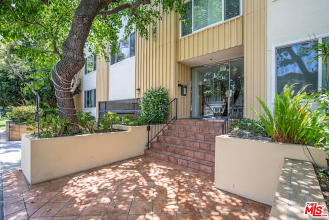 165 N Swall Dr Unit 204