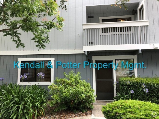 Building Photo - Spacious 3 bed/2.5 bath End Unit Townhome ...