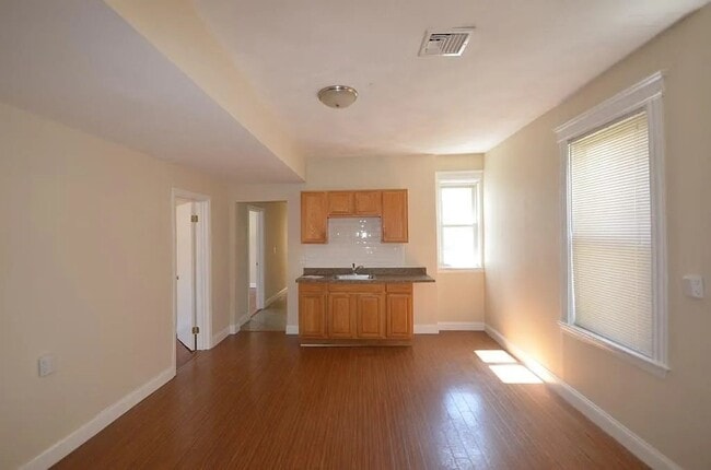Building Photo - 279 Broadway Unit 2F