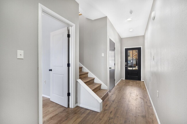 Photo - 710 W Walnut St