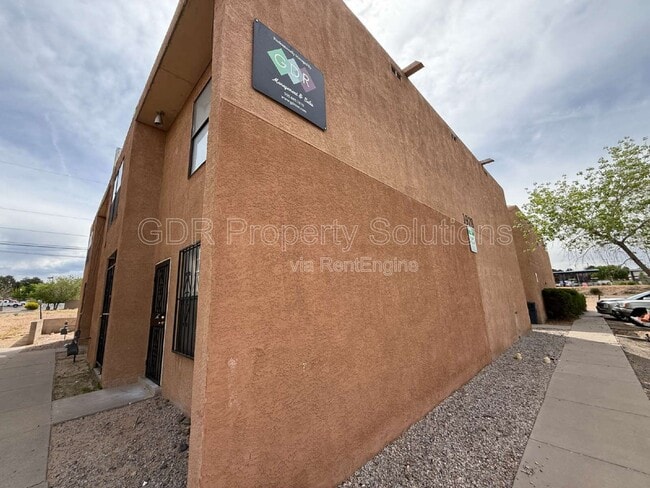 Building Photo - 1928 Buena Vista Dr SE Unit B