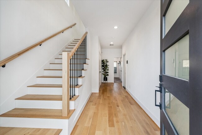 Photo - 105 W Whitney St