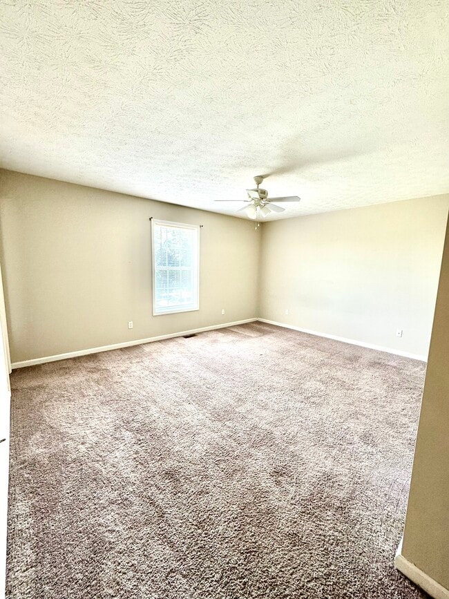 Photo - 638 Hampton Way