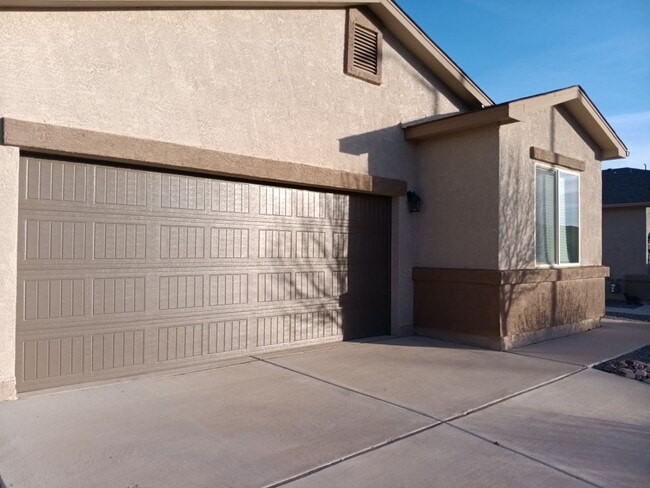 Photo - 4 Bedroom, 2 Bathroom! Lovely Home Coming Soon!