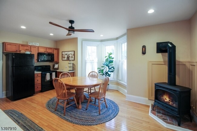 Photo - 405 Mt Hermon Rd